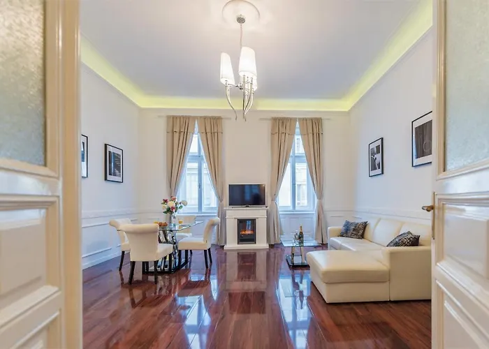 Music Academy Bedroom Suite Cafe Vian Apartman Kft